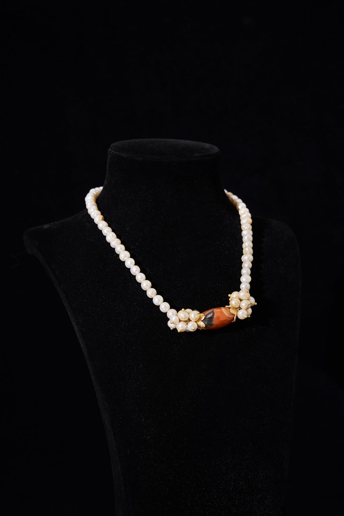 Pearl Necklace with Agate Center