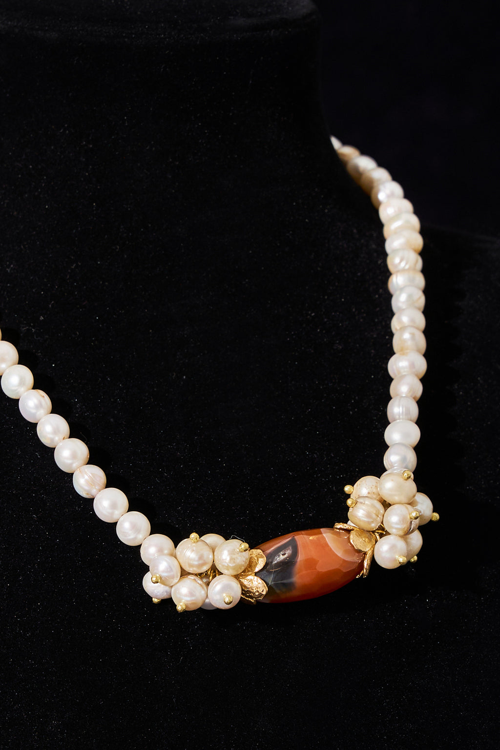Pearl Necklace with Agate Center
