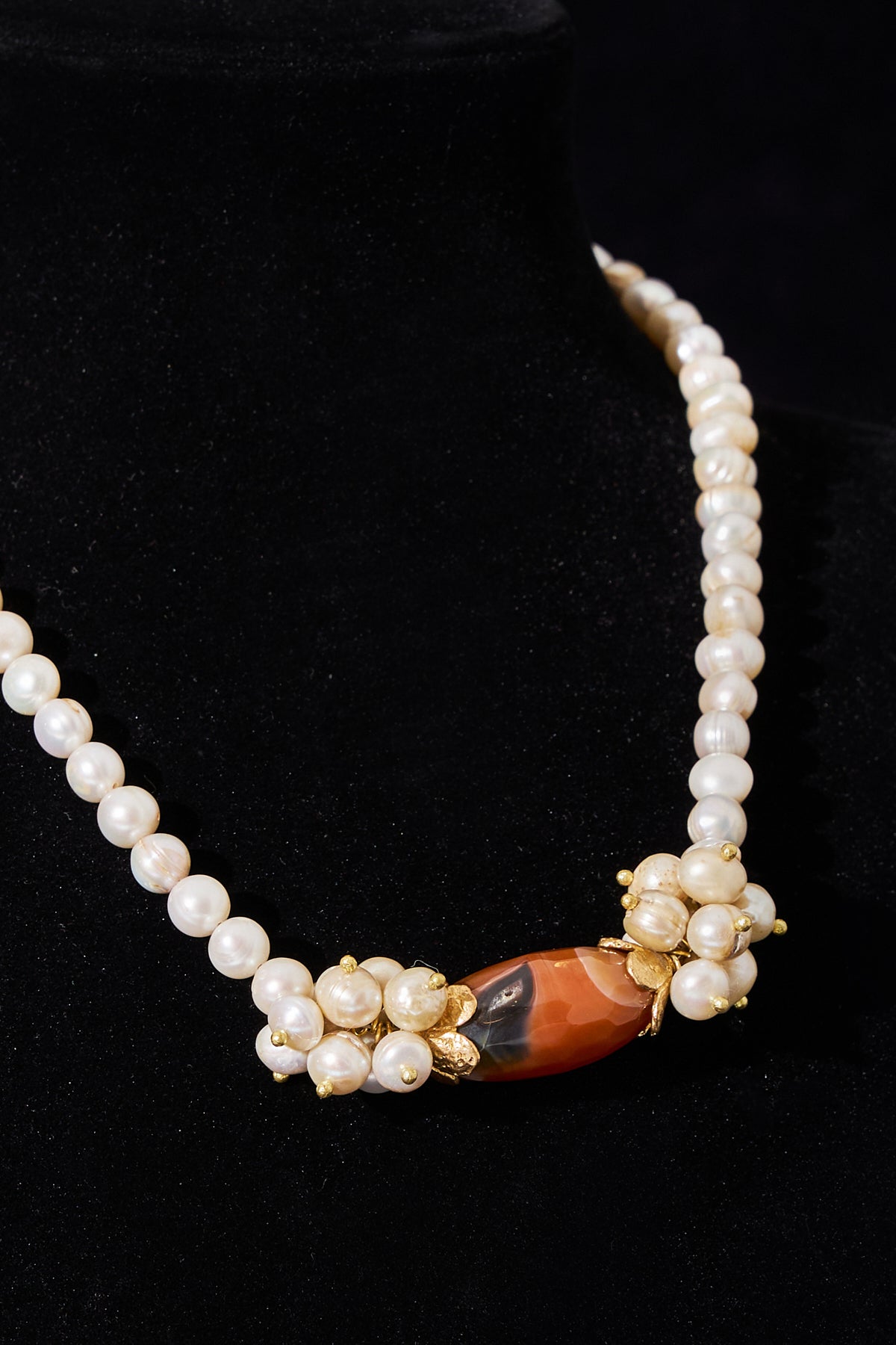 Pearl Necklace with Agate Center