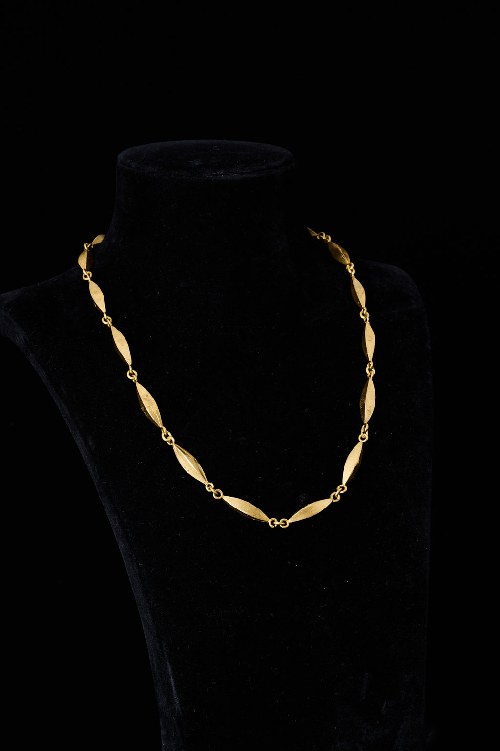 Geometric Barley Chain Necklace