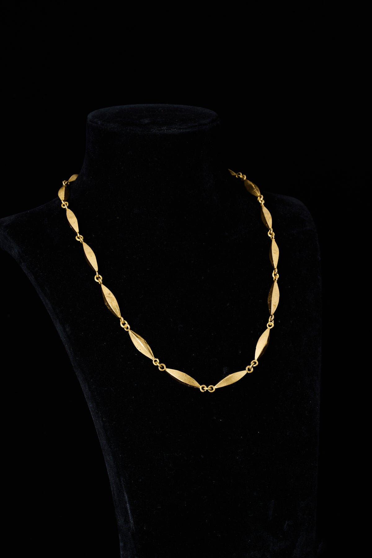 Geometric Barley Chain Necklace