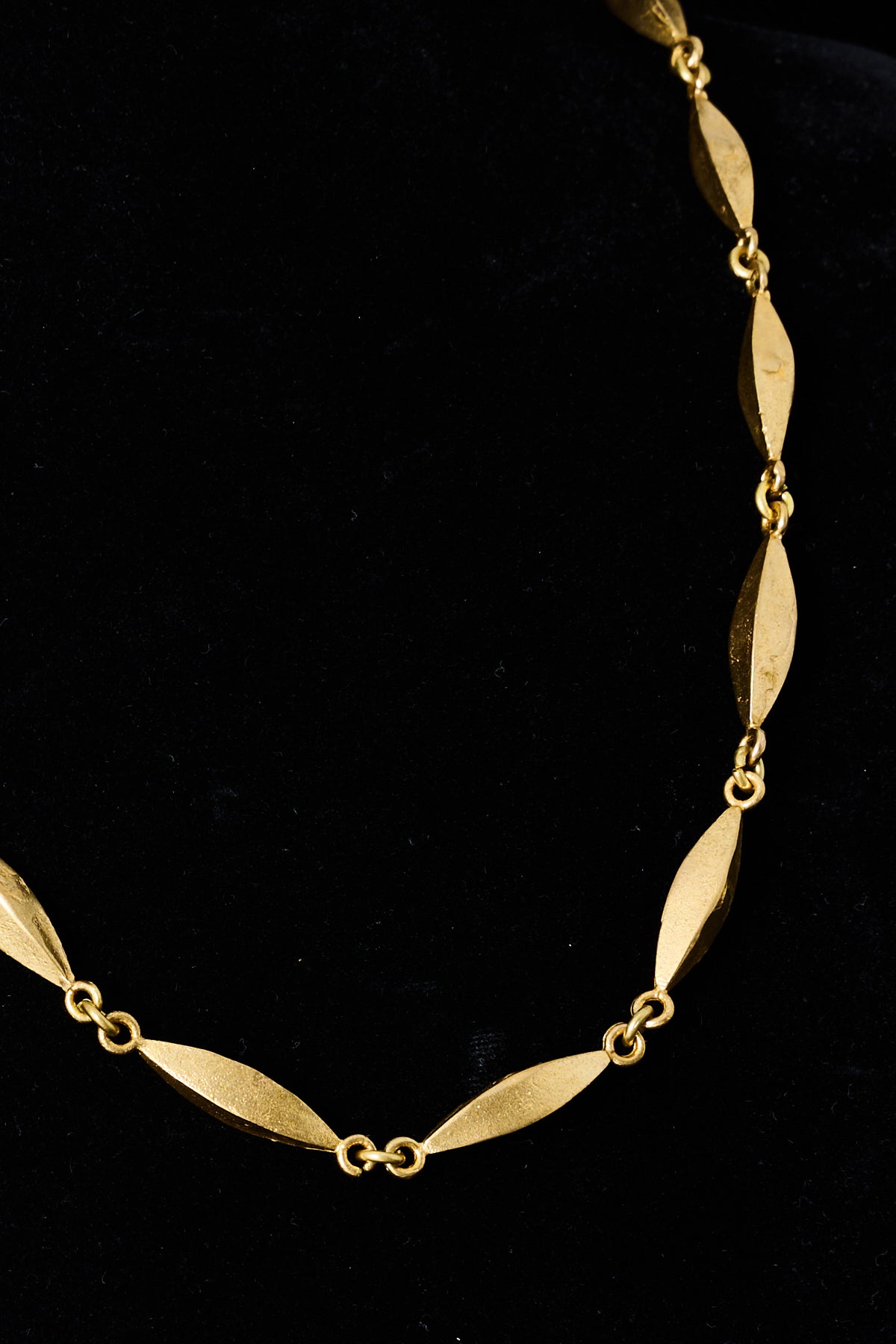 Geometric Barley Chain Necklace