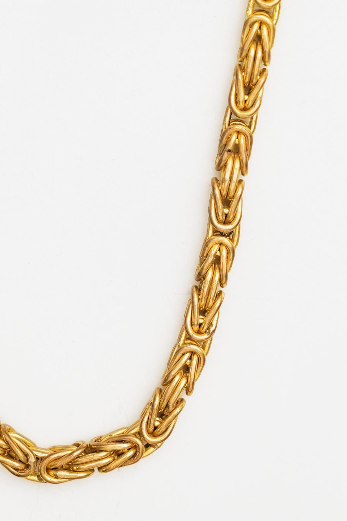 Interlocking Golden Chain Necklace